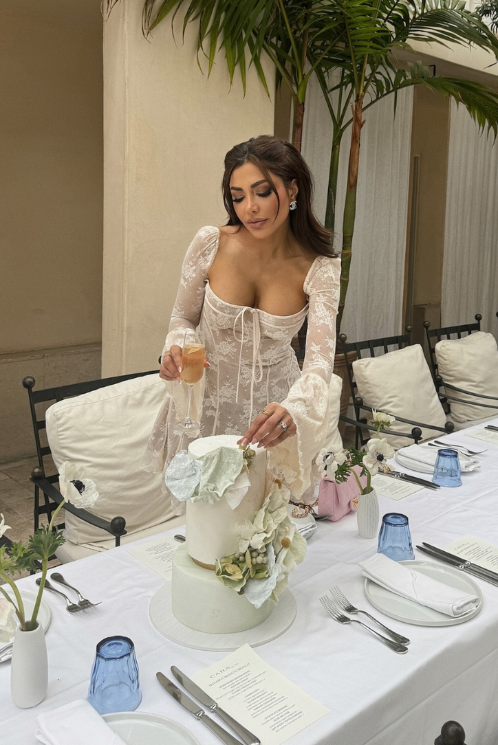 Vestido de Encaje con Mangas Largas